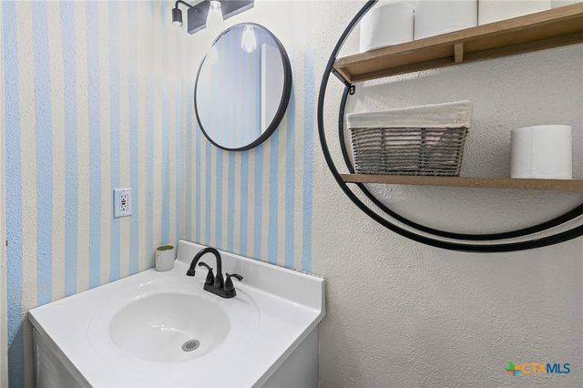 1105 East Avenue O, Belton, TX 76513