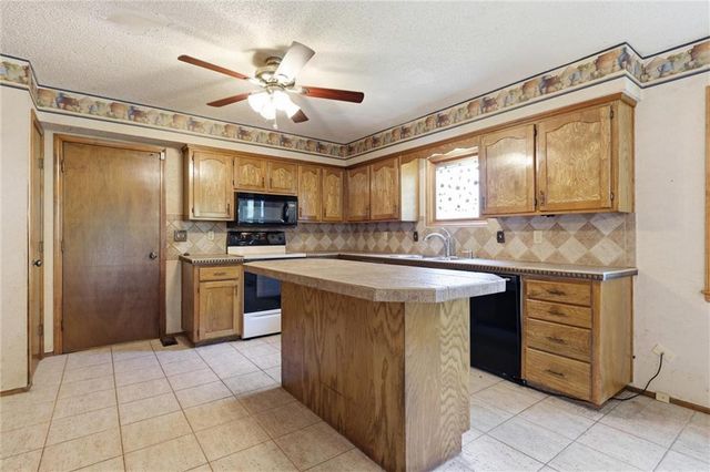 8038 Monrovia Street, Lenexa, KS 66215