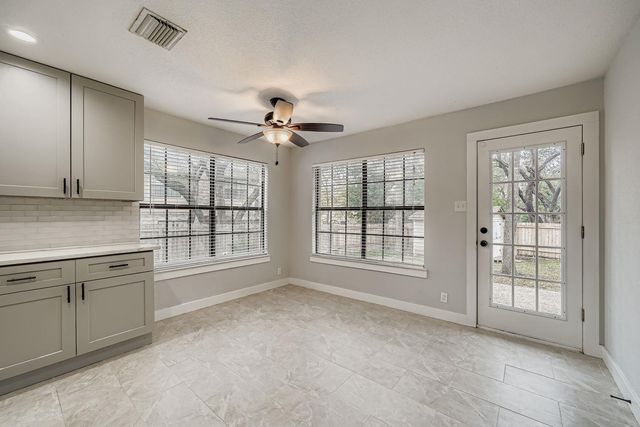 11101 Country KNLS, Austin, TX 78750