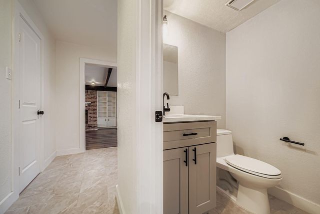 11101 Country KNLS, Austin, TX 78750