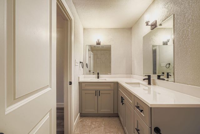 11101 Country KNLS, Austin, TX 78750