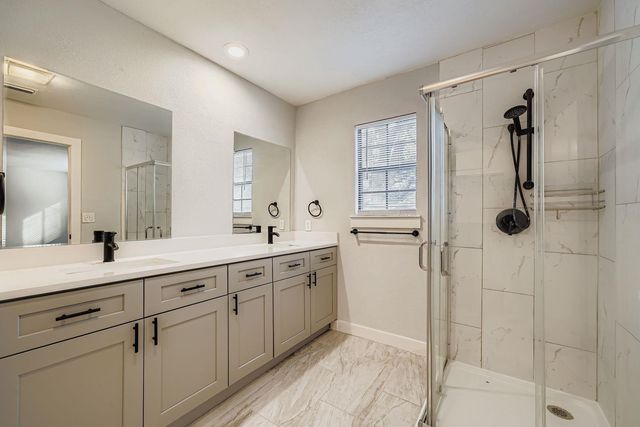 11101 Country KNLS, Austin, TX 78750