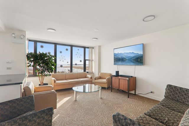 5801 N Sheridan Road 3D, Chicago, IL 60660