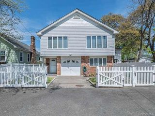 11 7th Street, Bayville, NY 11709