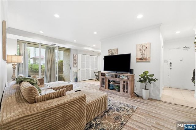 456 River Road D, Nutley, NJ 07110