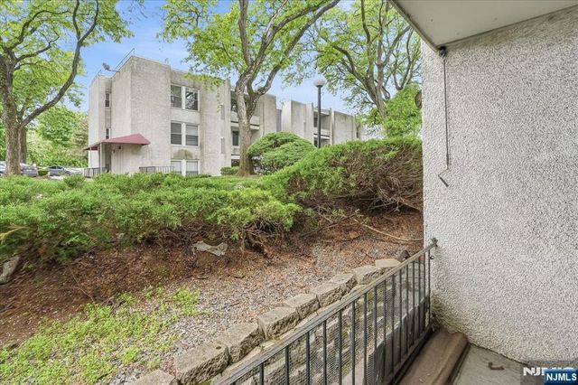 456 River Road D, Nutley, NJ 07110