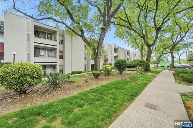 456 River Road D, Nutley, NJ 07110