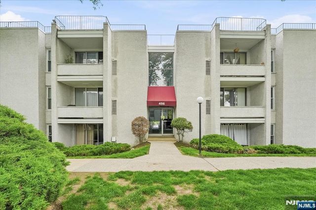 456 River Road D, Nutley, NJ 07110