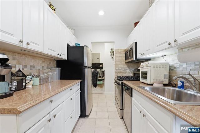 456 River Road D, Nutley, NJ 07110