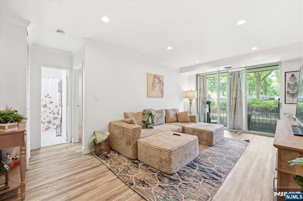 456 River Road D, Nutley, NJ 07110
