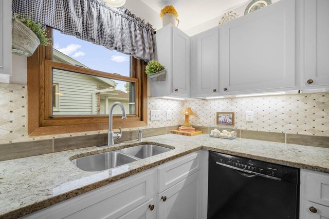 5553 S Swift AVENUE, Cudahy, WI 53110