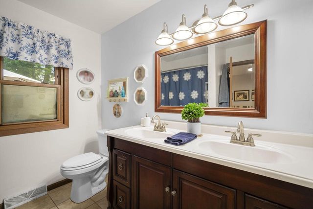 5553 S Swift AVENUE, Cudahy, WI 53110