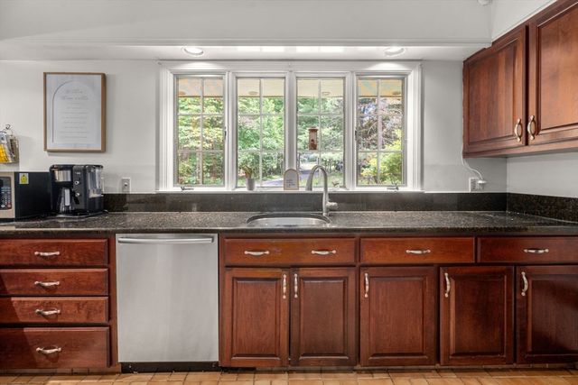 62 Mill St, Sherborn, MA 01770
