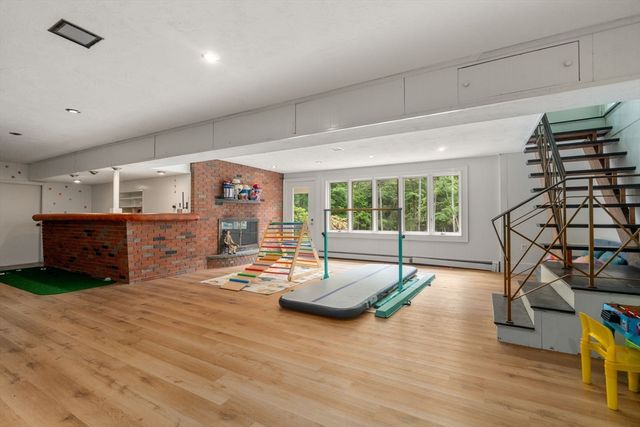 62 Mill St, Sherborn, MA 01770