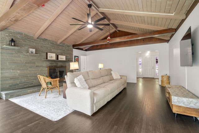 62 Mill St, Sherborn, MA 01770
