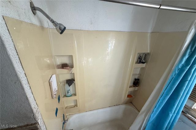 178 E Ravenwood Avenue, Youngstown, OH 44507