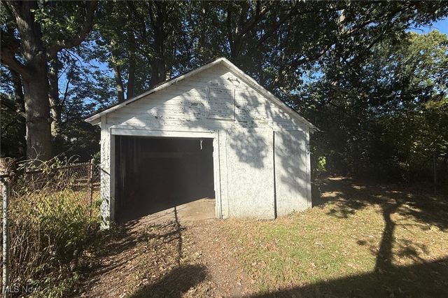 178 E Ravenwood Avenue, Youngstown, OH 44507