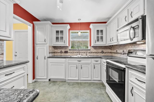 1025 Willow Oaks Circle, Pasadena, TX 77506