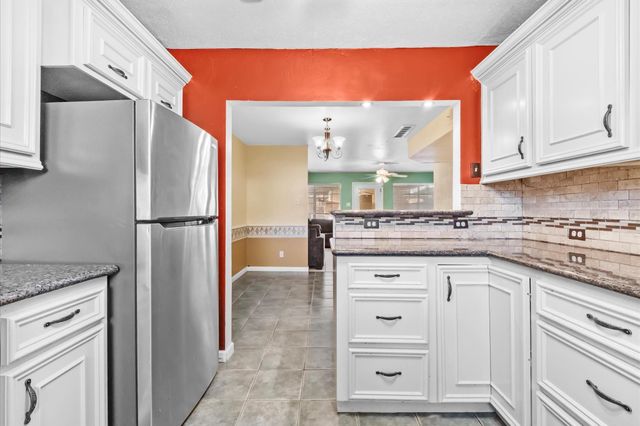 1025 Willow Oaks Circle, Pasadena, TX 77506