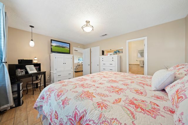 9885 Silver Creek Drive, Scurry, TX 75158