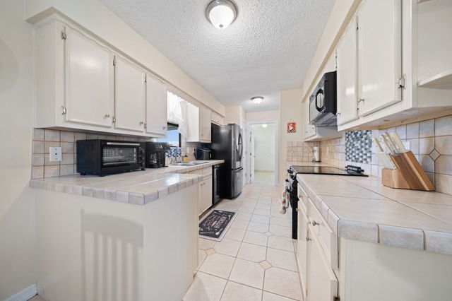 9885 Silver Creek Drive, Scurry, TX 75158