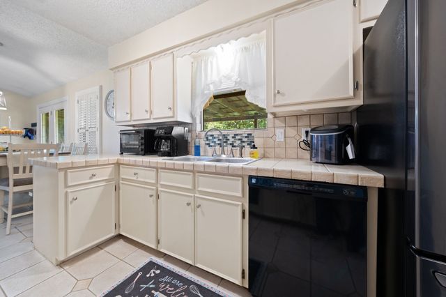 9885 Silver Creek Drive, Scurry, TX 75158