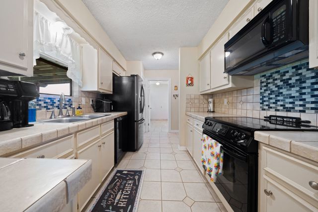 9885 Silver Creek Drive, Scurry, TX 75158