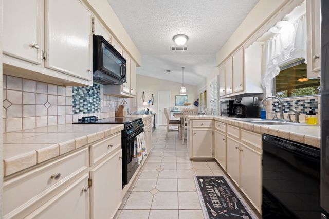 9885 Silver Creek Drive, Scurry, TX 75158