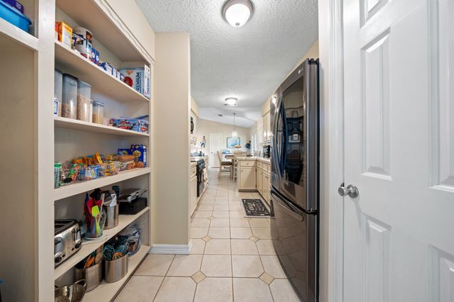 9885 Silver Creek Drive, Scurry, TX 75158