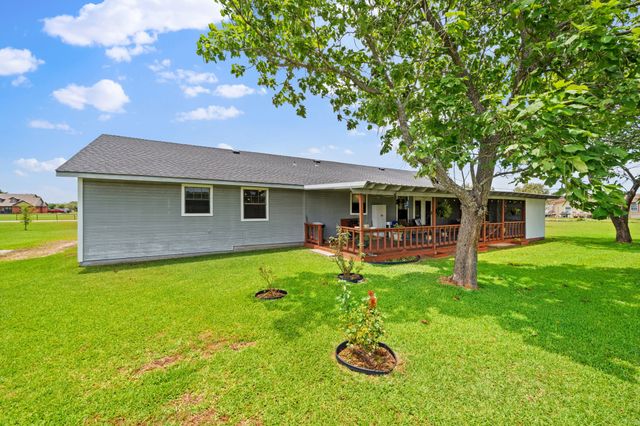 9885 Silver Creek Drive, Scurry, TX 75158
