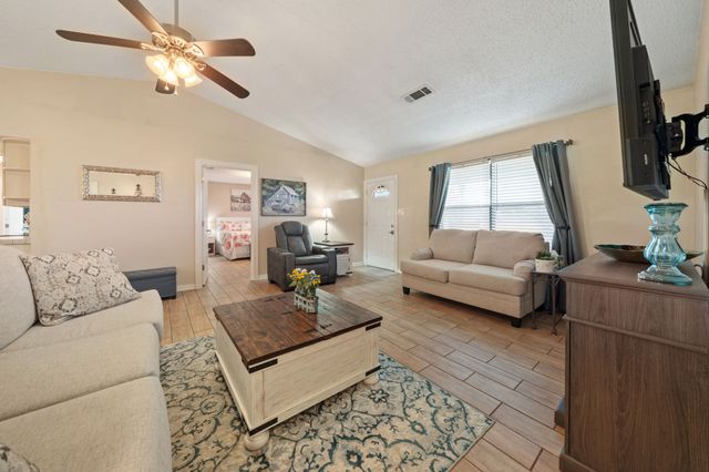 9885 Silver Creek Drive, Scurry, TX 75158