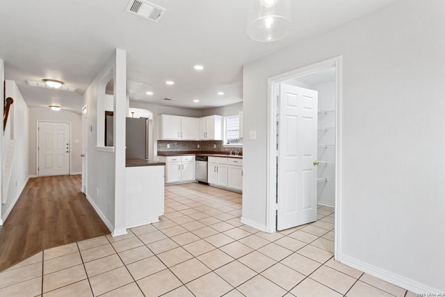 711 Chamomile, San Antonio, TX 78245