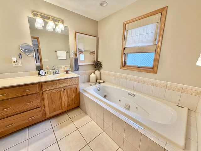 9102 River View Trail, Roscoe, IL 61073