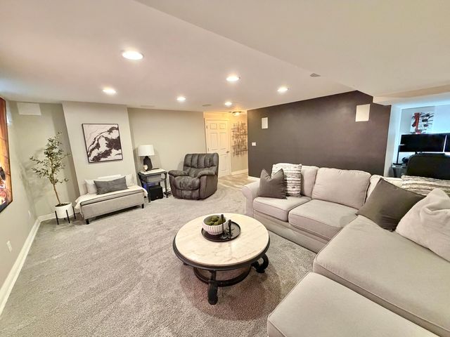 9102 River View Trail, Roscoe, IL 61073