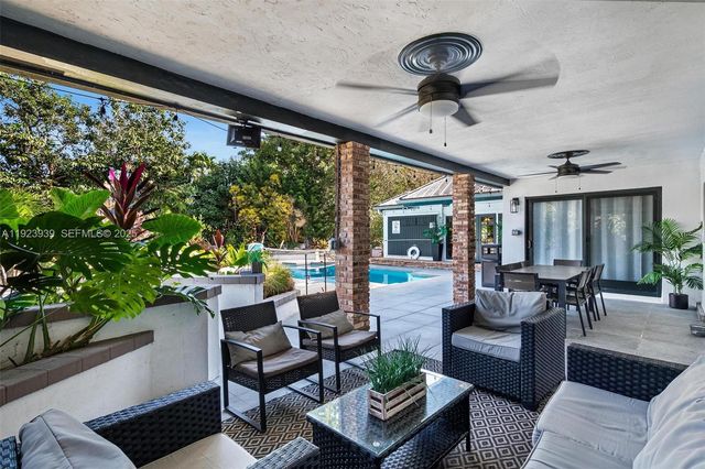 11155 SW 40th St, Davie, FL 33328