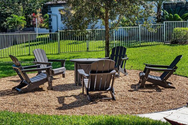 11155 SW 40th St, Davie, FL 33328