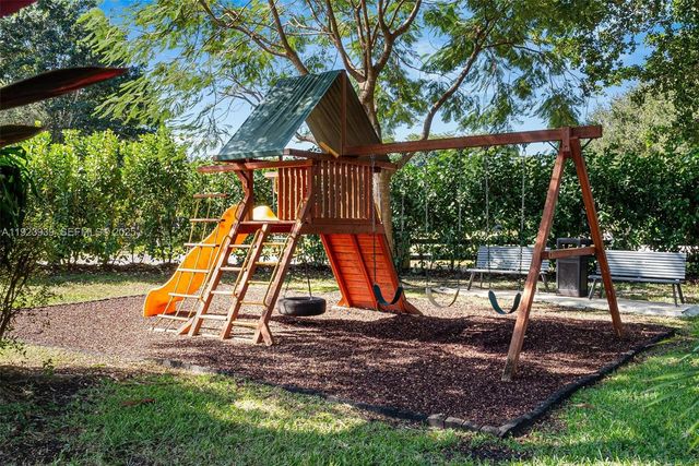 11155 SW 40th St, Davie, FL 33328