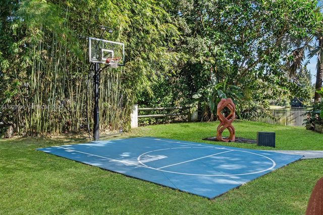 11155 SW 40th St, Davie, FL 33328