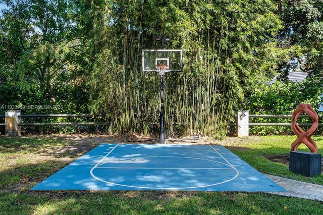 11155 SW 40th St, Davie, FL 33328