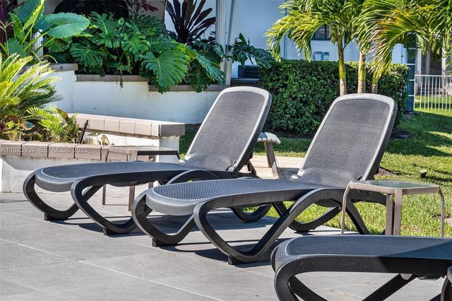 11155 SW 40th St, Davie, FL 33328