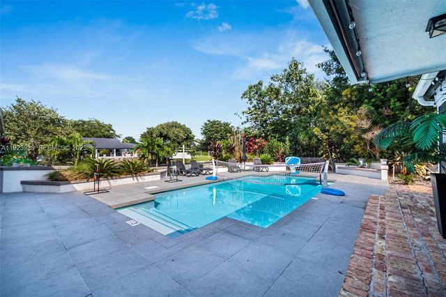 11155 SW 40th St, Davie, FL 33328