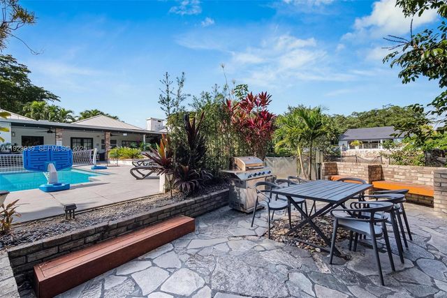 11155 SW 40th St, Davie, FL 33328