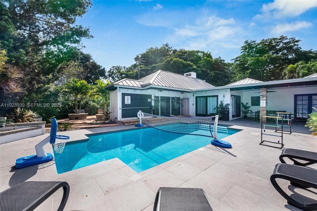 11155 SW 40th St, Davie, FL 33328