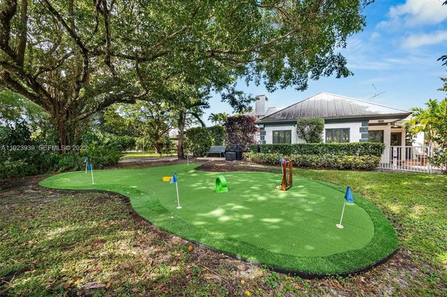 11155 SW 40th St, Davie, FL 33328