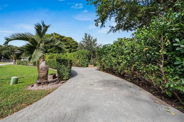 11155 SW 40th St, Davie, FL 33328