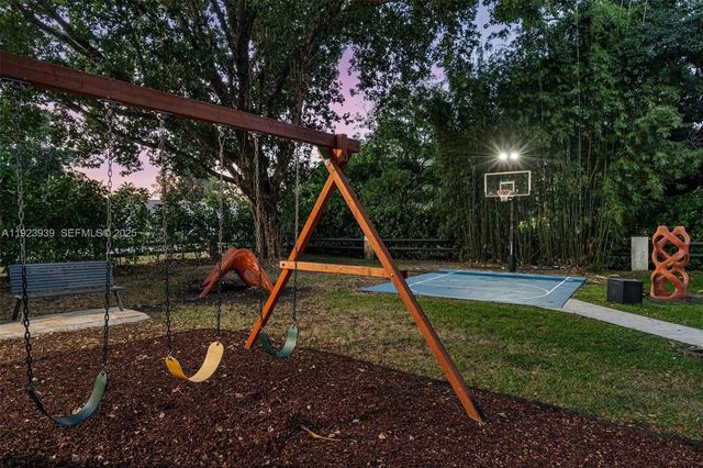 11155 SW 40th St, Davie, FL 33328