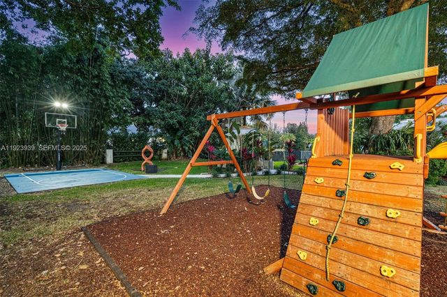 11155 SW 40th St, Davie, FL 33328