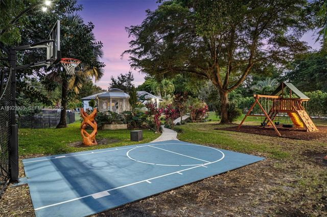 11155 SW 40th St, Davie, FL 33328