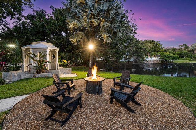 11155 SW 40th St, Davie, FL 33328