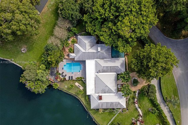 11155 SW 40th St, Davie, FL 33328